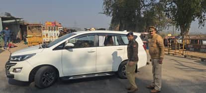 Kapsad Case: SP MP Stopped at Kashi Toll, Party Workers Protest and Sit on Expressway