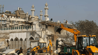 More than 400 trucks of debris removed from near mosque in Turkman Gate