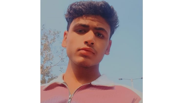 Aligarh Accident: बाइक में अज्ञात वाहन ने मारी टक्कर, बाबा की तेरहवीं से एक दिन पहले नाती की मौत, चाचा घायल