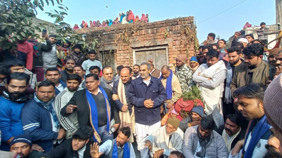 Meerut Murder and Kidnapping: Kapsad Village Turned Into Fortress, Barricades Set Up 2.5 km Away