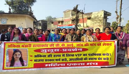 Students held a procession, demanding that the murderers be given the death penalty