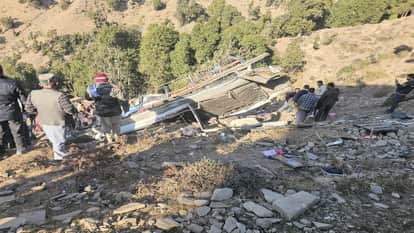 14 people died when a private bus fell into a ditch in Haripurdhar. Find out when major accidents occurred in