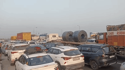 5 KM traffic jam formed on Delhi-Meerut Expressway due to a blockade setup to stop MP Chandrashekhar