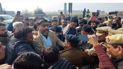 Kapsaad became a political arena: ruling party in the village, a wall of barricades in front of the opposition