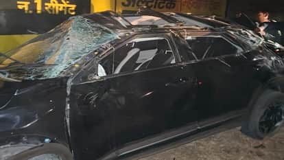 horrific road accident in Surguja two young men died and two young women were seriously injured when their car