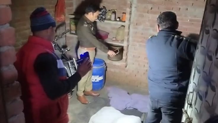 Honor killing in Kasganj Teenage girl eloped with her lover family murdered and burnt her body