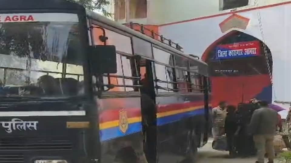 Bangladeshi citizens were sent back from Agra to Bangladesh After completing their sentences