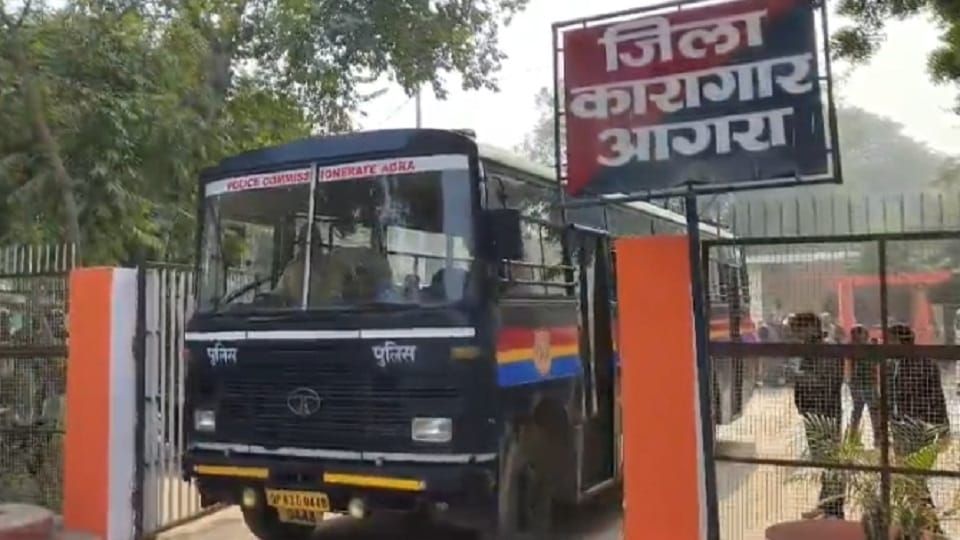 Bangladeshi citizens were sent back from Agra to Bangladesh After completing their sentences