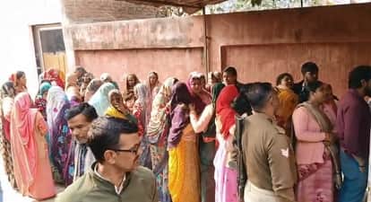 Kanpur Accident speeding DCM truck ran over a motorcycl mother and son died on the spot