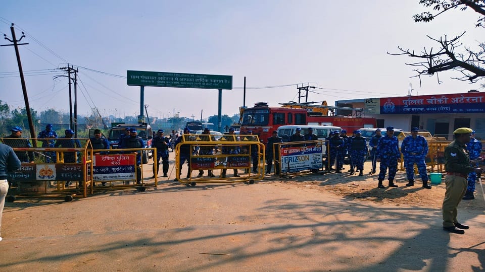 Kapsaad became a political arena: ruling party in the village, a wall of barricades in front of the opposition