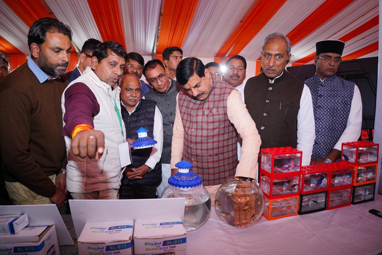 Launch of Farmers' Welfare Year-2026: 1101 tractors flagged off, CM says fertilizer information will now be av