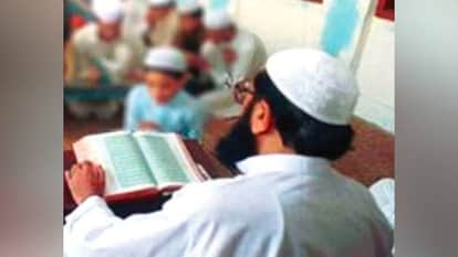 Azamgarh Madrasa Ashrafia Misbahul Uloom recognition suspended