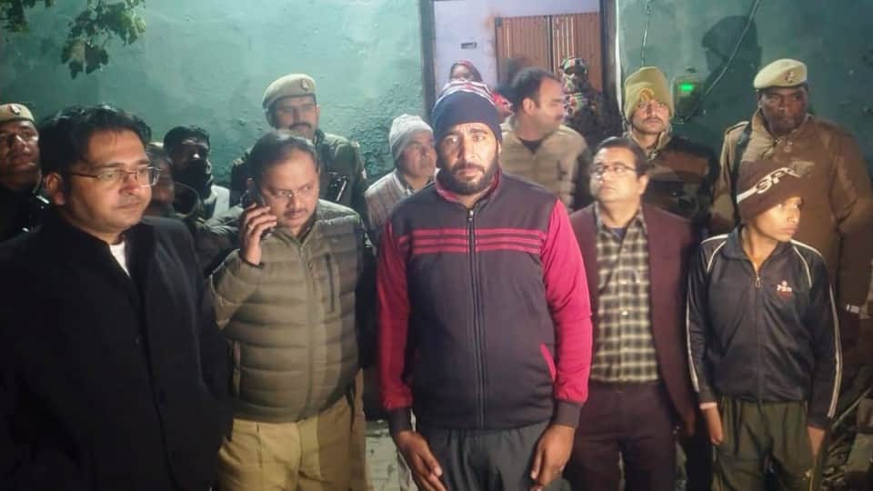 Meerut Murder and kidnapping in Kapsad Police stopped relatives and acquaintances at village Border