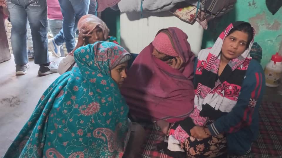 Meerut Murder and kidnapping in Kapsad Police stopped relatives and acquaintances at village Border