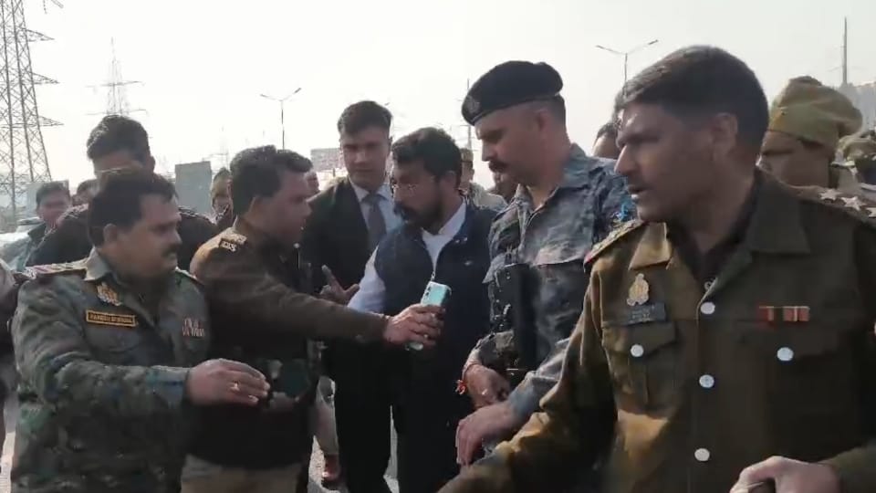 Meerut Murder and kidnapping in Kapsad Massive commotion at Kashi toll plaza clash with DM and SSP