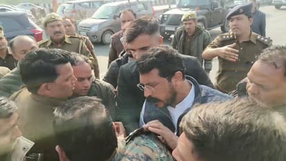 Kapsaad became a political arena: ruling party in the village, a wall of barricades in front of the opposition