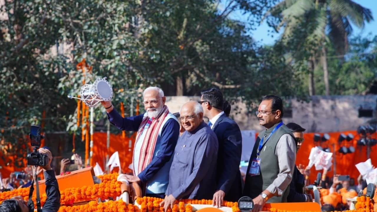 PM Modi in Somnath Photos: Shaurya Yatra with 108 Horses; Pays Tribute and Offers Puja