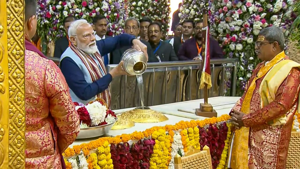 PM Modi in Somnath Photos: Shaurya Yatra with 108 Horses; Pays Tribute and Offers Puja