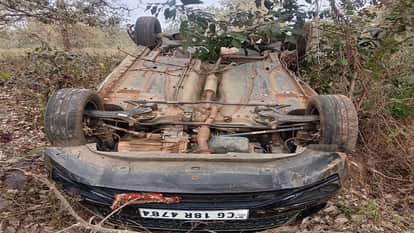 Police officer killed in road accident in Dantewada car overturned in a field after going out of control