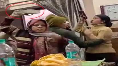 BJP leader and girl fight on the road