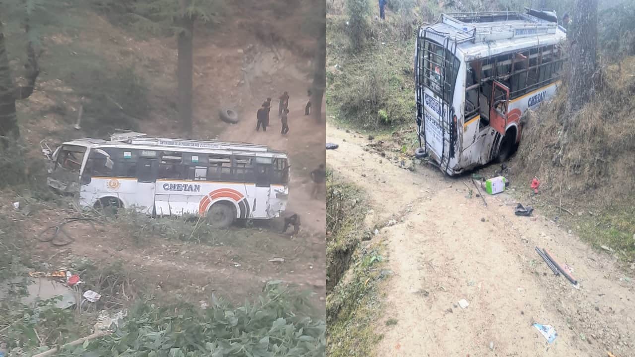 पांगणा क्षेत्र के चरखड़ी में निजी बस दुर्घटनाग्रस्त