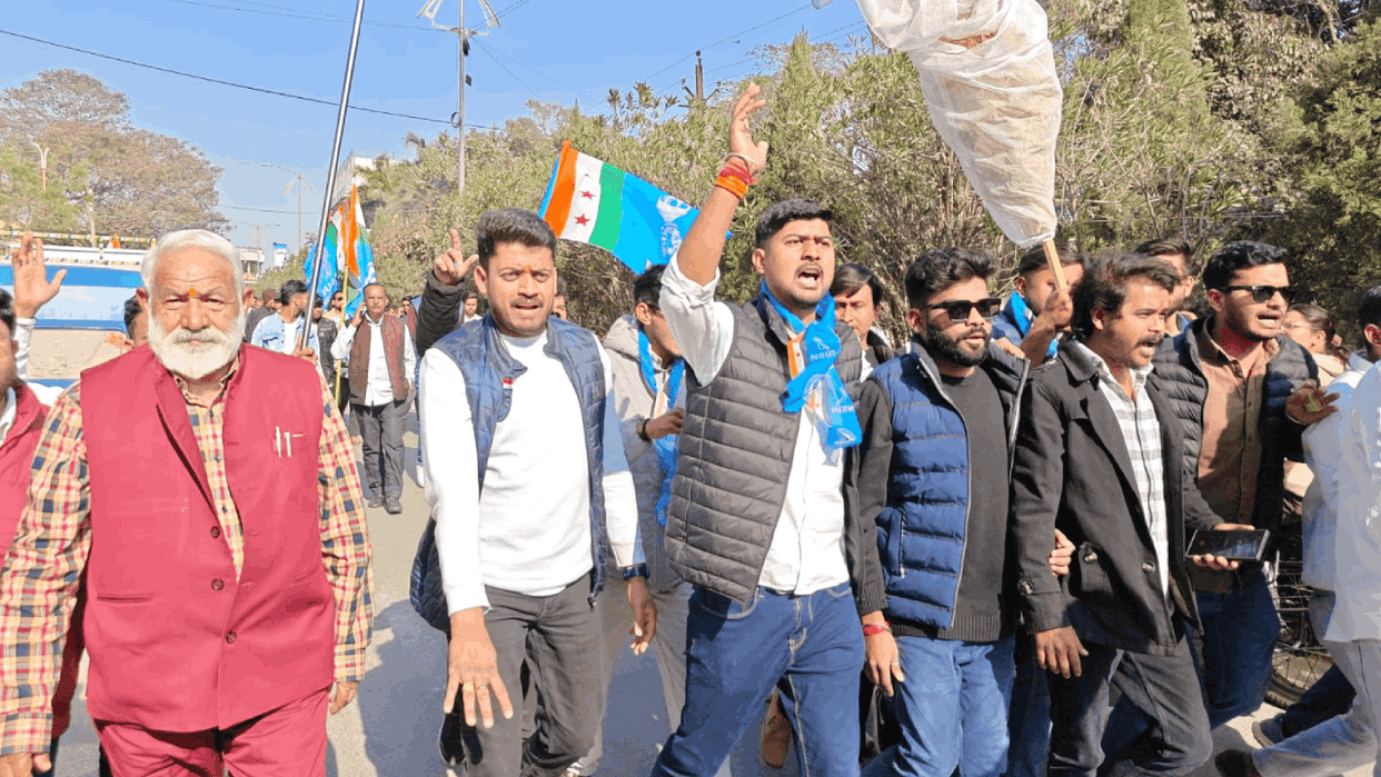 NSUI protests in Ambikapur against arrests during MNREGA movement