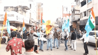 NSUI burned effigy in protest against lathi charge on MNREGA protest and arrest of Varun Chaudhary