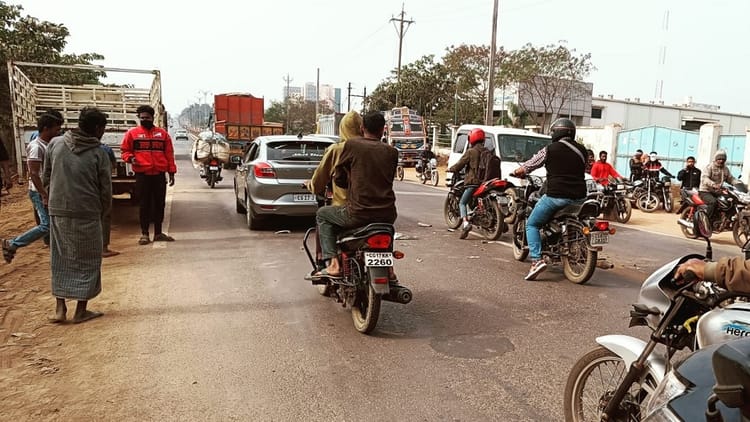 https://staticimg.amarujala.com/assets/images/2026/01/12/jagdalpur-acccident_e0b001e13a358aabf06fb8dd914517e3.jpeg?dpr=1.0&w=750