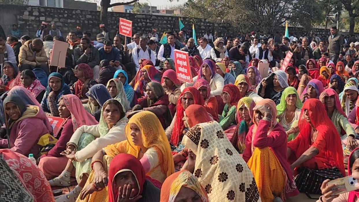 Employees Federation held massive rally Jaipur press their demands warned government intensifying agitation