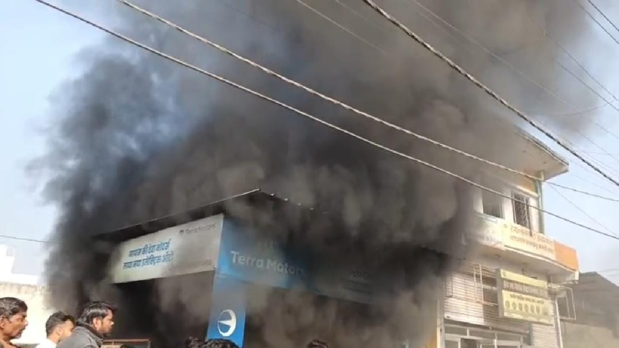 Massive fire breaks out in warehouse of an e rickshaw factory in Aligarh