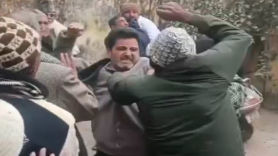 Bijnor: kicking and punching took place between Minority Cell District President and Jhalu City President