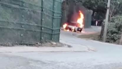 A moving car suddenly caught fire in Nahan, three people on board, watch the video