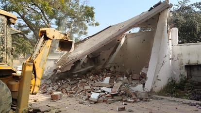 Action taken again in Sambhal: Houses were built on government land; an administrative team arrived