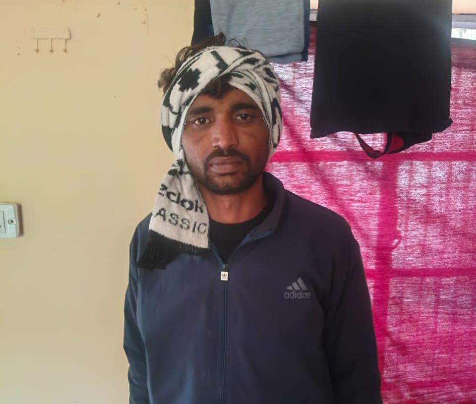 wife along with lover murdered husband beheaded him threw his head into borewell In Firozabad