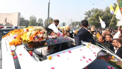'Welcome' celebrations cause traffic jam: BJP state president Pankaj Chaudhary arrives in Lucknow, stages set