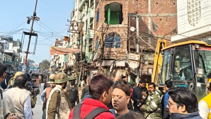 Bulldozer action on begun at Dalmandi Demolition work with houses razed from direction of square