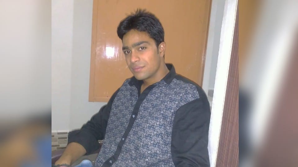 body of hotel management student was found hanging in his PG room