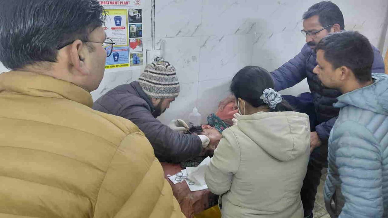 Bear attacks woman, leaves her seriously injured; referred to a higher medical center Uttarkashi barkot