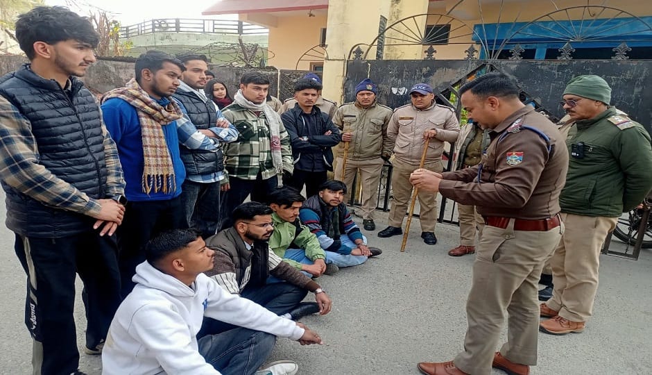 heated altercation took place between the police and students at the Pandit BD Pandey campus in bageshwar