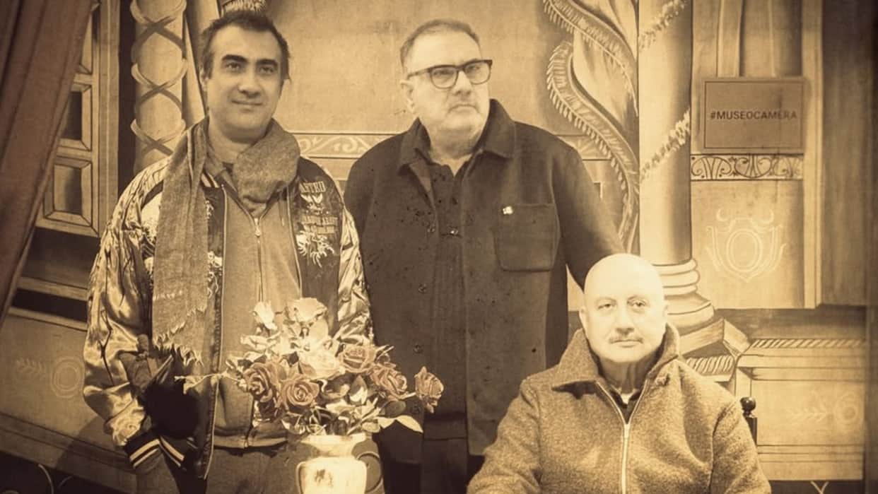 Boman Irani And Anupam kher Shared BTS Photos From khosla ka ghosla Film Shooting Set