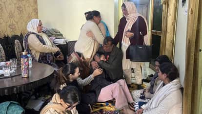 flat caught fire in Lucknow daughter screamed after seeing her mother dead body