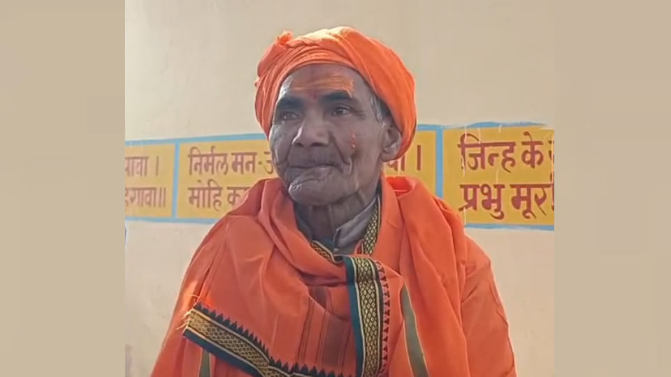 Jalaun: Gopi, who converted to Islam and became Din Mohammad 15 years ago, has now returned to Hinduism
