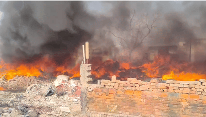 massive fire broke out junkyard in Shekhpur Khichra in Hapur