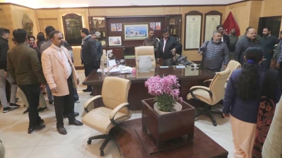 KGMU doctor issue 24-hour ultimatum in religious conversion-yaun abuse case threaten strike if FIR not filed