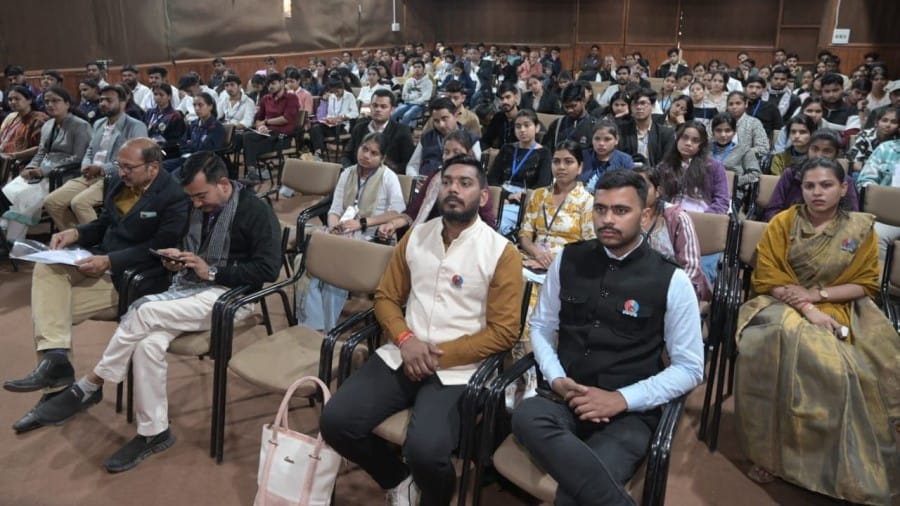 Indore News Abhyas Mandal organizes Yuva Udaan workshop for youth empowerment and career guidance