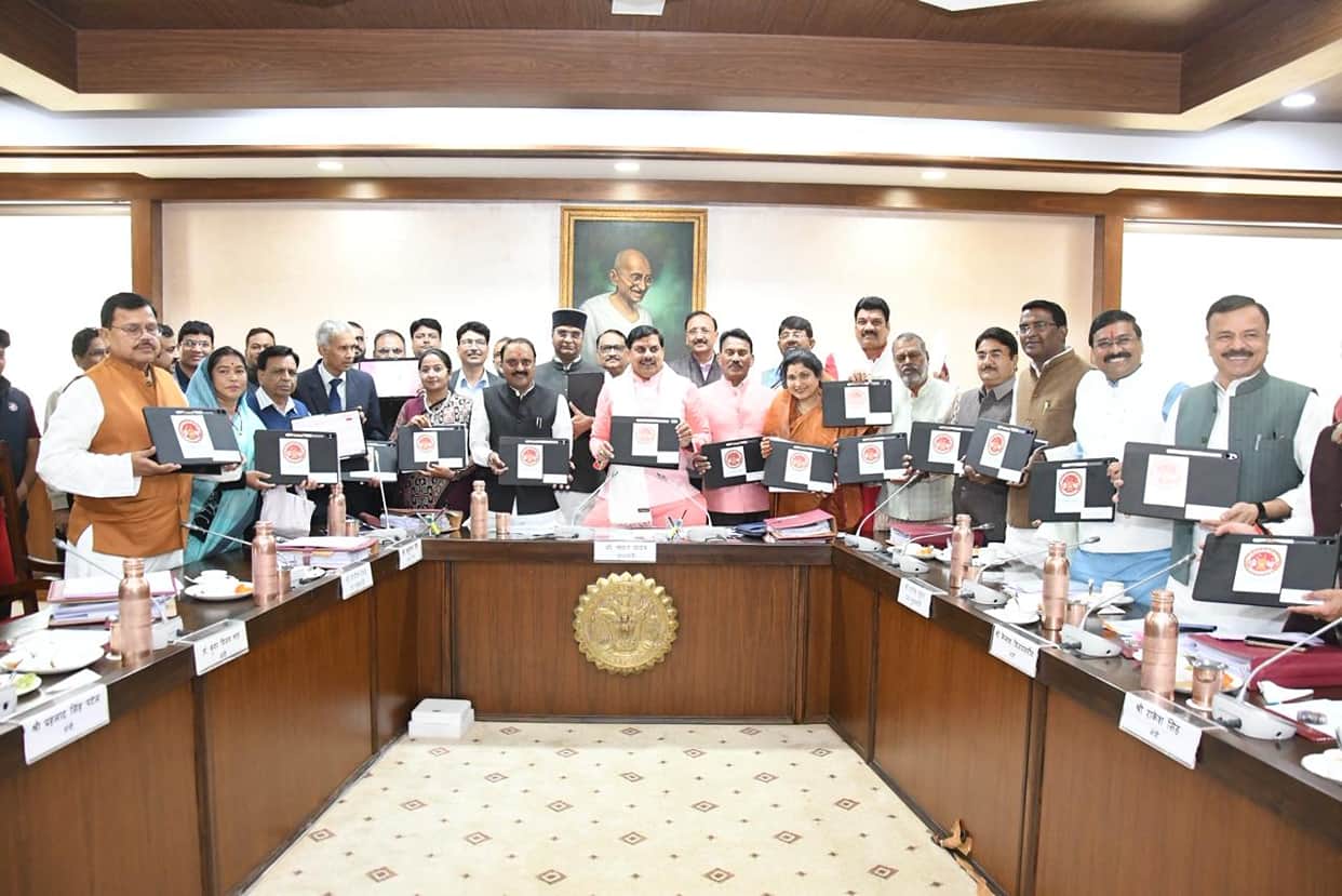 MP Cabinet: Approved half-price fees for Gwalior-Ujjain vehicle fair, space policy, and fourth-grade promotion