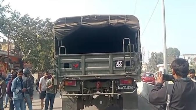 स्कूटी सवार युवती को आर्मी ट्रक ने रौंदा, मौके पर मौत स्कूटी सवार युवती को आर्मी ट्रक ने रौंदा, मौके पर मौत