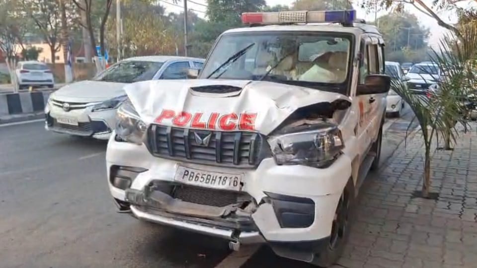 Three prisoners taken to jail escaped in police vehicle collided with Innova Amritsar