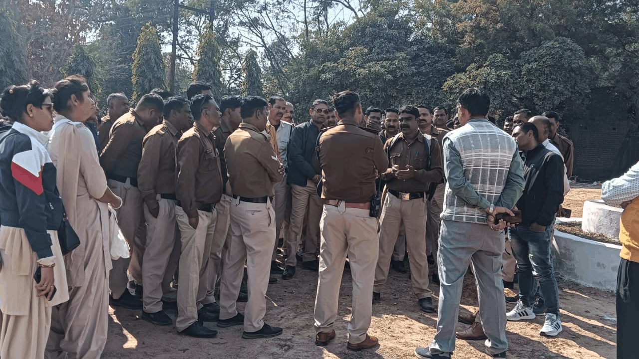 सड़कों पर उतरे  नगरसेना के जवान