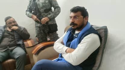 UP: MP Chandrashekhar, who came to meet Sonu Kashyap's family, was stopped, the police sent him back.